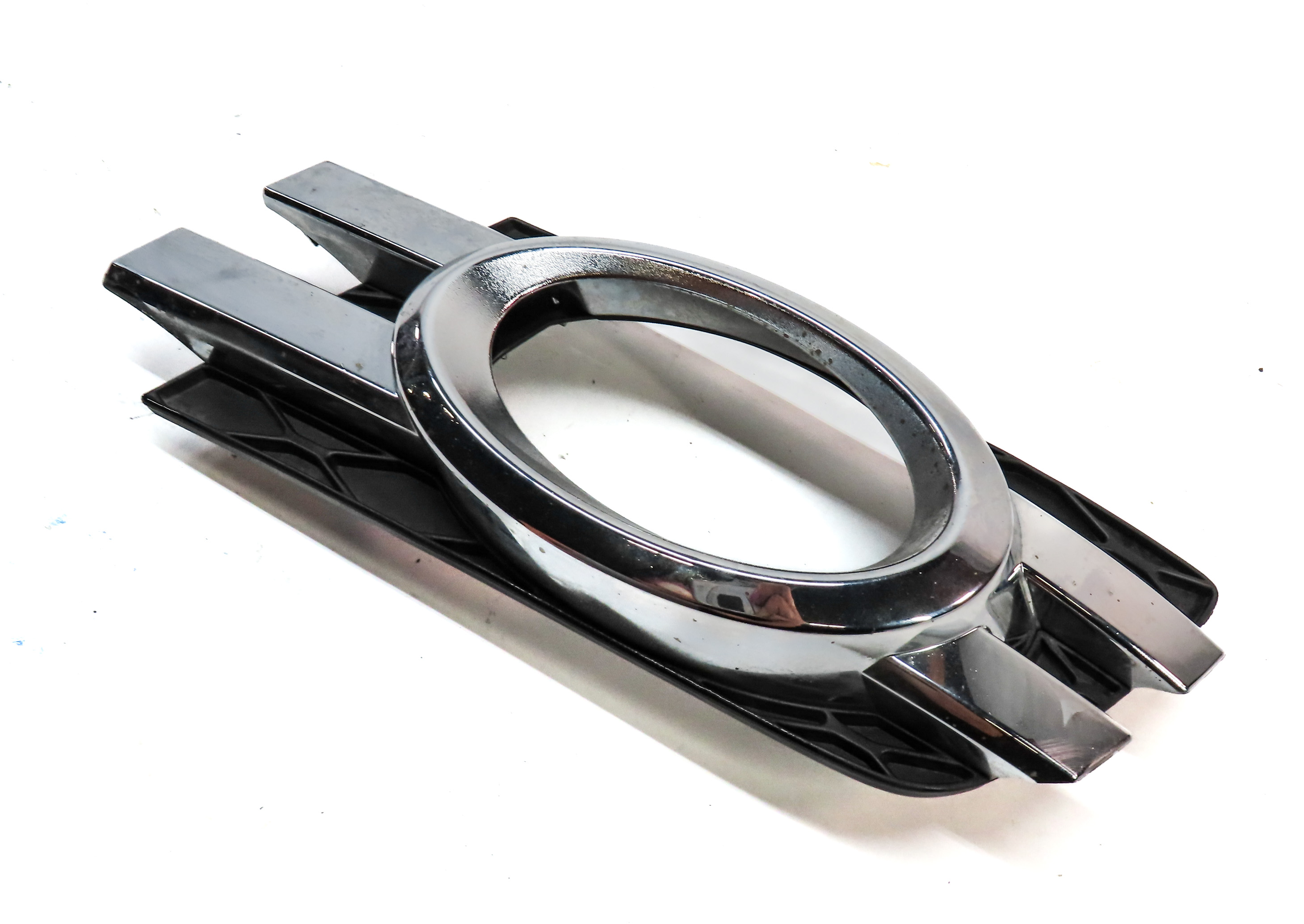 2009 MERCEDES GL550 (X164) FRONT LEFT DRIVER FOG LIGHT LAMP GRILLE TRIM — exact item pictured